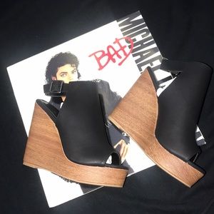 NEW. Cute Black Wedges
